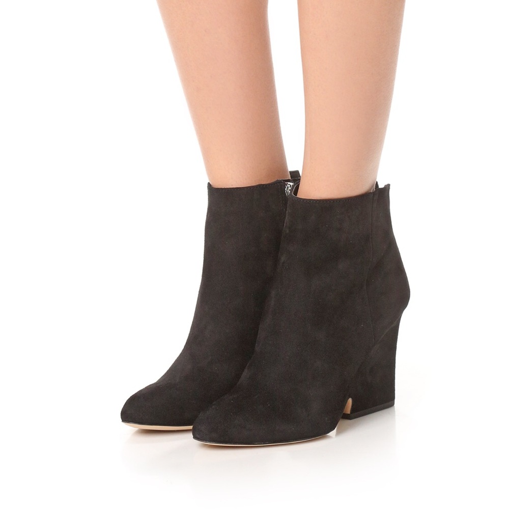 ⭐️WORN TWICE⭐️Black Suede Wedge Booties w/box